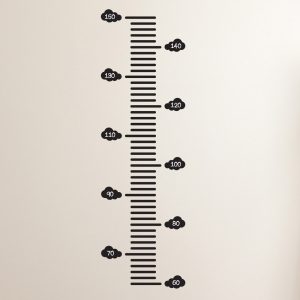 Groeimeter muursticker met wolken