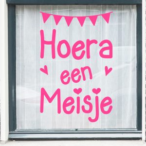 Geboortesticker hoera een meisje – raamsticker